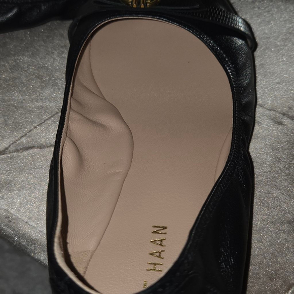 Women's Cole Haan Black Ballet Flats with Gold Hardware Size 10 - Picture 4 of 9